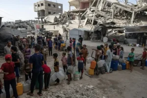 Gaza people are waiting for water
