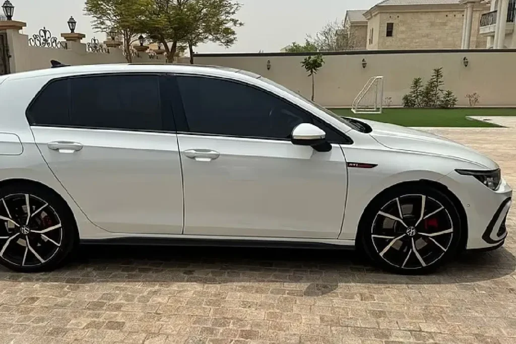 ഓണ്ലൈന് തട്ടിപ്പിലൂടെ നഷ്ടപ്പെട്ട കാര് പോലീസിന്റെ സഹായത്തോടെ തിരിച്ചുപിടിച്ച് യുഎഇ പൗരന്