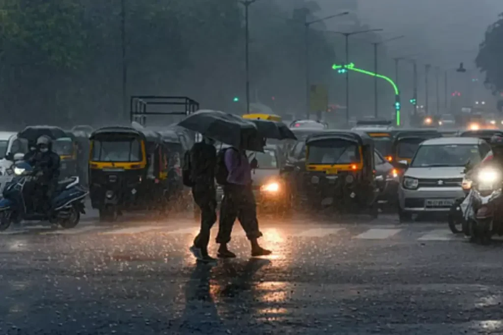 കനത്ത മഴ; മലപ്പുറം, പാലക്കാട് ജില്ലകളിലെ വിദ്യാഭ്യാസ സ്ഥാപനങ്ങൾക്ക് നാളെ അവധി