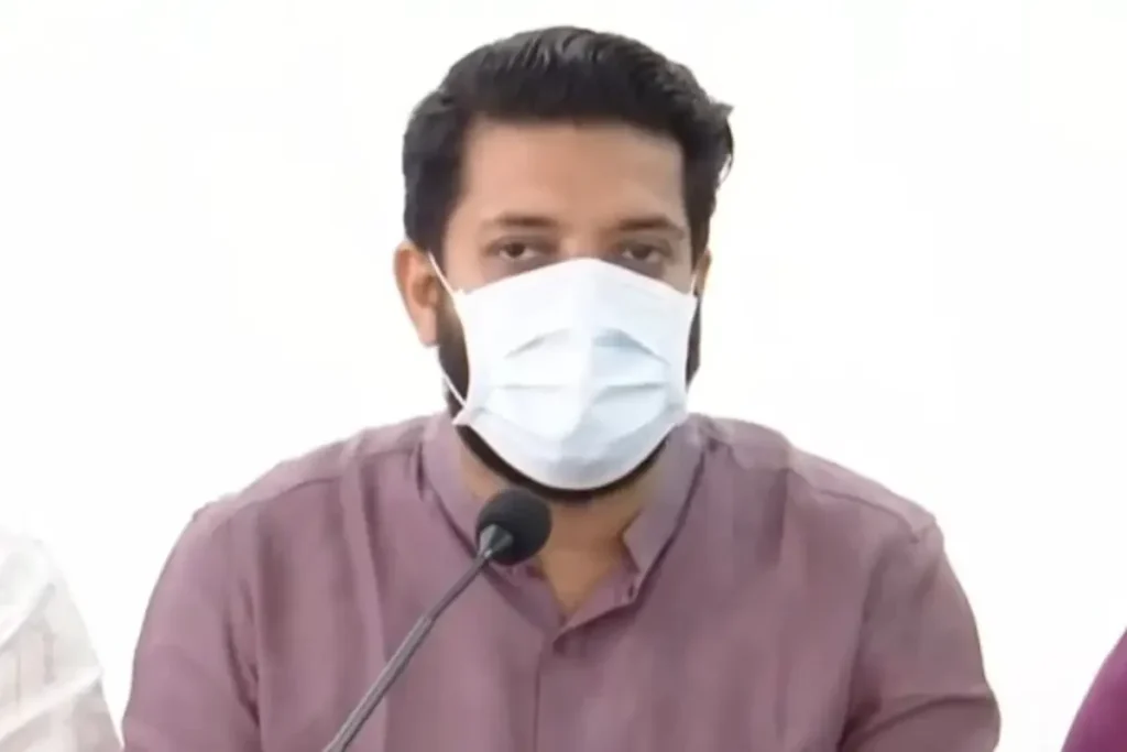 ‘മർദിച്ചയാളെ തിരിച്ചറിയാൻ മുഖ്യമന്ത്രി പിണറായി വിജയന്റെ എഐ ടൂളിന്റെ ആവശ്യമില്ല’; ആക്രമണം ശബരിമല സ്വര്ണക്കൊള്ളയില് നിന്നു ശ്രദ്ധ തിരിക്കാനെന്ന് ഷാഫി പറമ്പിൽ