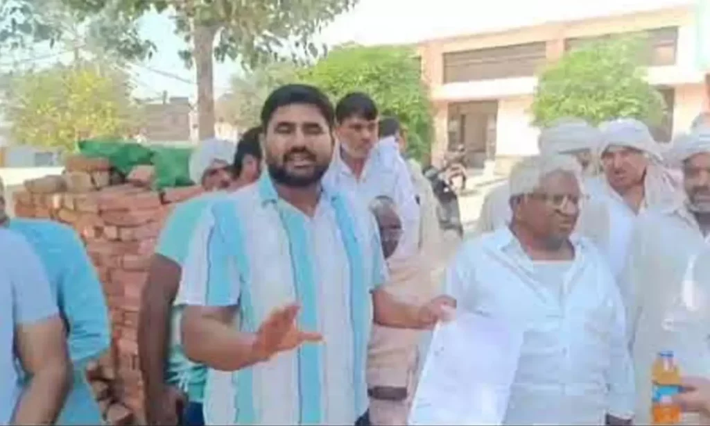 ഹരിയാനയിൽ മുസ്ലിംകൾക്കും ക്രിസ്ത്യാനികൾക്കും നേരെ ഹിന്ദുത്വവാദികളുടെ ആക്രമണം; ‘ജയ് ശ്രീറാം’ വിളിച്ച് ബൈബിളും ഖുർആനും കൂട്ടിയിട്ട് കത്തിച്ചു