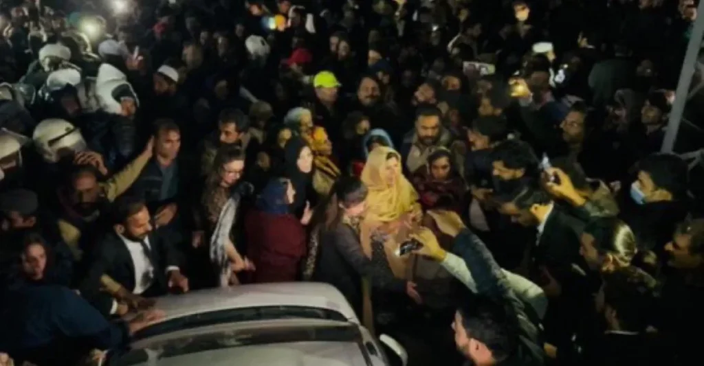 ഇംറാൻ ഖാൻ ജയിലിൽ കൊല്ലപ്പെട്ടുവെന്ന് സമൂഹമാധ്യമങ്ങൾ, ജയിലിന് പുറത്ത് വൻ പ്രതിഷേധം