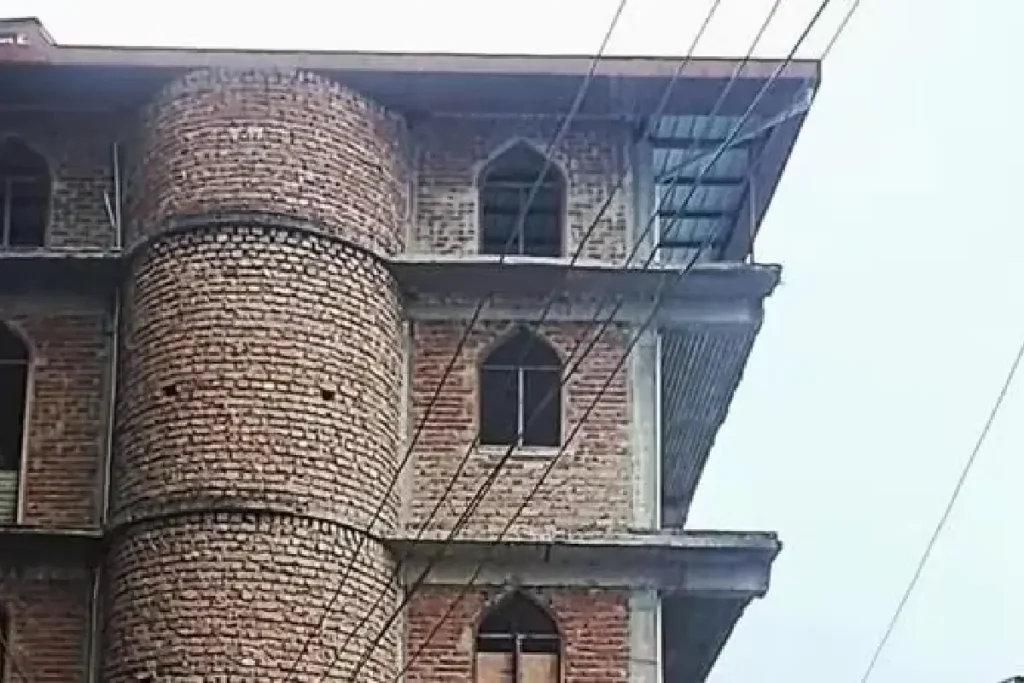 നമസ്കാരത്തിന് എത്തിയവരെ തടഞ്ഞു; നാല് സ്ത്രീകളടക്കം ആറ് പേർക്കെതിരെ കേസെടുത്ത് പോലീസ്