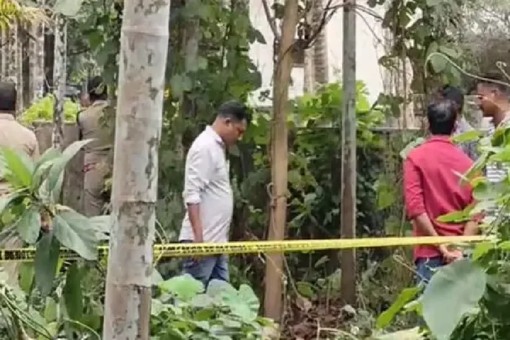 ഒഴിഞ്ഞ പറമ്പില് അസ്ഥികളും തലയോട്ടിയും ഉപേക്ഷിക്കപ്പെട്ട നിലയില്