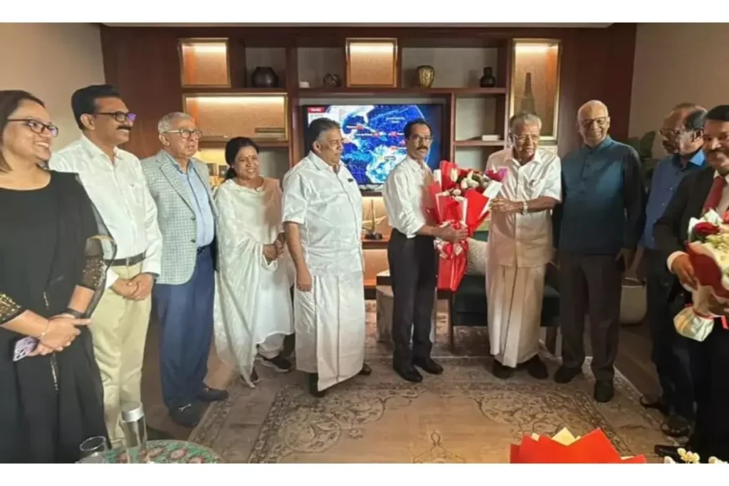 മുഖ്യമന്ത്രി പിണറായി വിജയന് ദുബൈയിൽ സ്വീകരണം നൽകി
