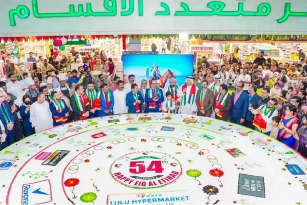 2000 കിലോയുടെ കേക്ക് മുറിച്ച് ലുലുവിന്റെ യുഎഇ ദേശീയ ദിനാഘോഷം