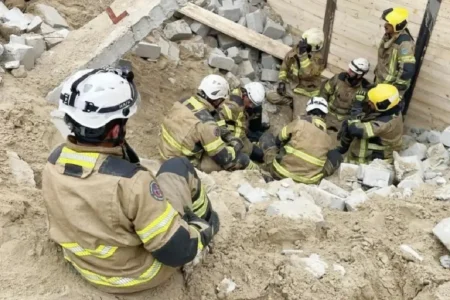 Kuwait wall collapse