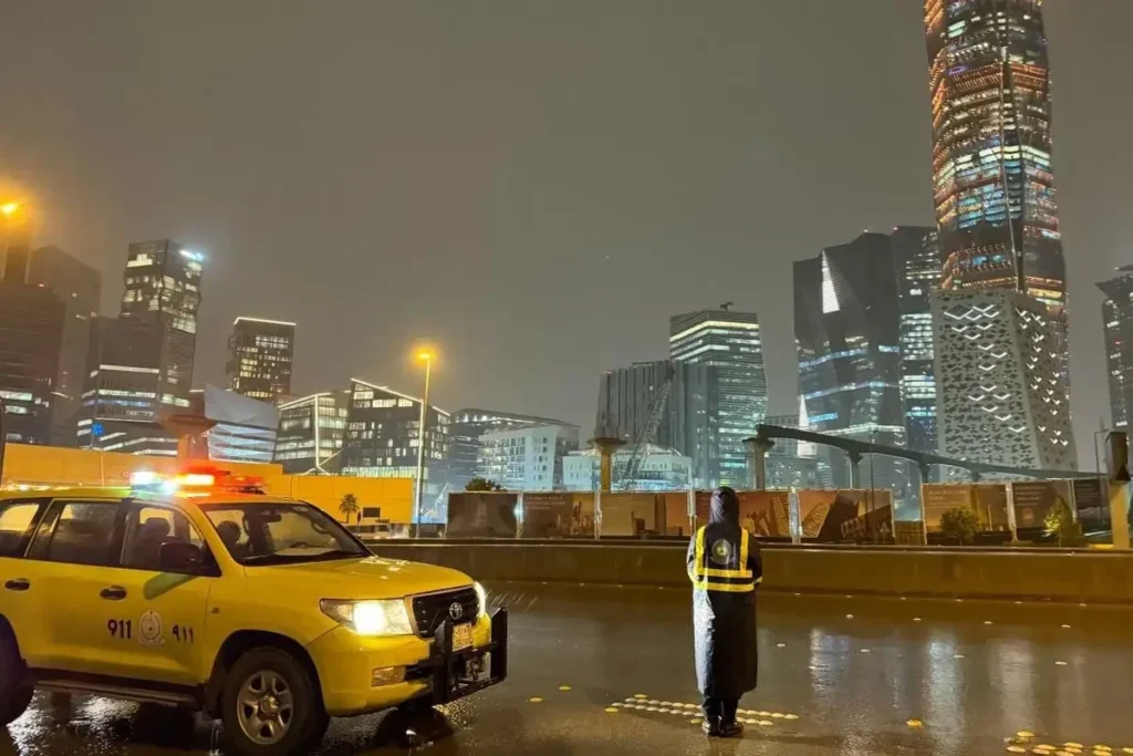 സൗദിയിലെ വിവിധ പ്രവിശ്യകളില് ഇന്ന് മുതല് വ്യാഴം വരെ മഴക്ക് സാധ്യത