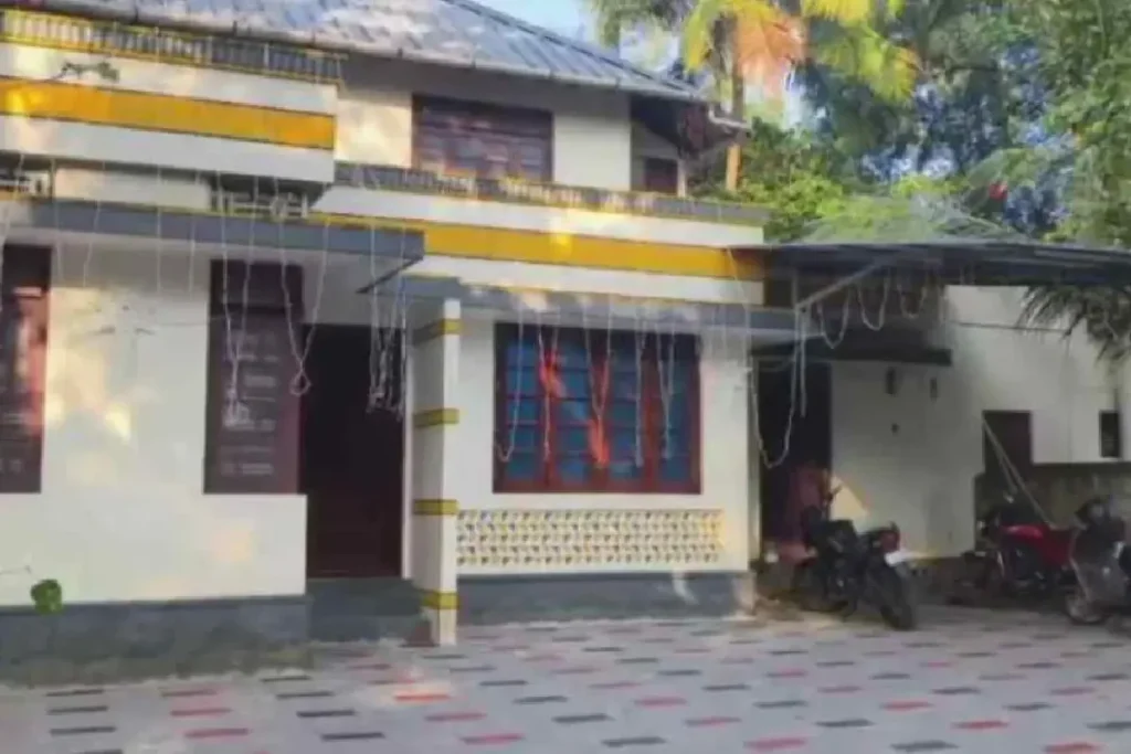 തിരുവനന്തപുരത്ത് ആഘോഷങ്ങൾക്കായി കുടുംബം പള്ളിയിൽ പോയ സമയത്ത് 60 പവനിലധികം സ്വർണ്ണാഭരണങ്ങൾ കവർന്നു