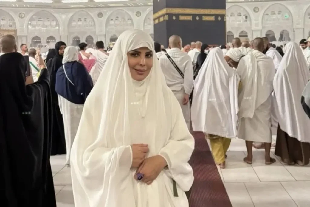 കുറ്റവിമുക്തയാക്കപ്പെട്ട നടി ഇല്ഹാം ഉംറ നിര്വഹിച്ചു