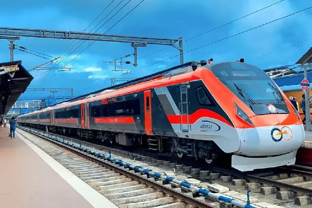 വേവാത്ത പച്ചക്കറി, ശുചീകരണ തൊഴിലാളികൾക്ക് 18-20 മണിക്കൂർ ജോലി; വിവാദങ്ങളിൽ നിറഞ്ഞ് വന്ദേ ഭാരത് Vande Bharath