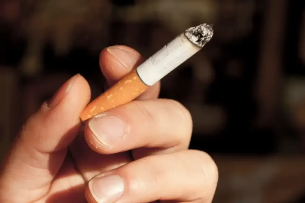 പുകവലിക്കാർക്ക് പണി കിട്ടി; സിഗരറ്റിന് നാളെ മുതൽ വൻ വിലവർധന