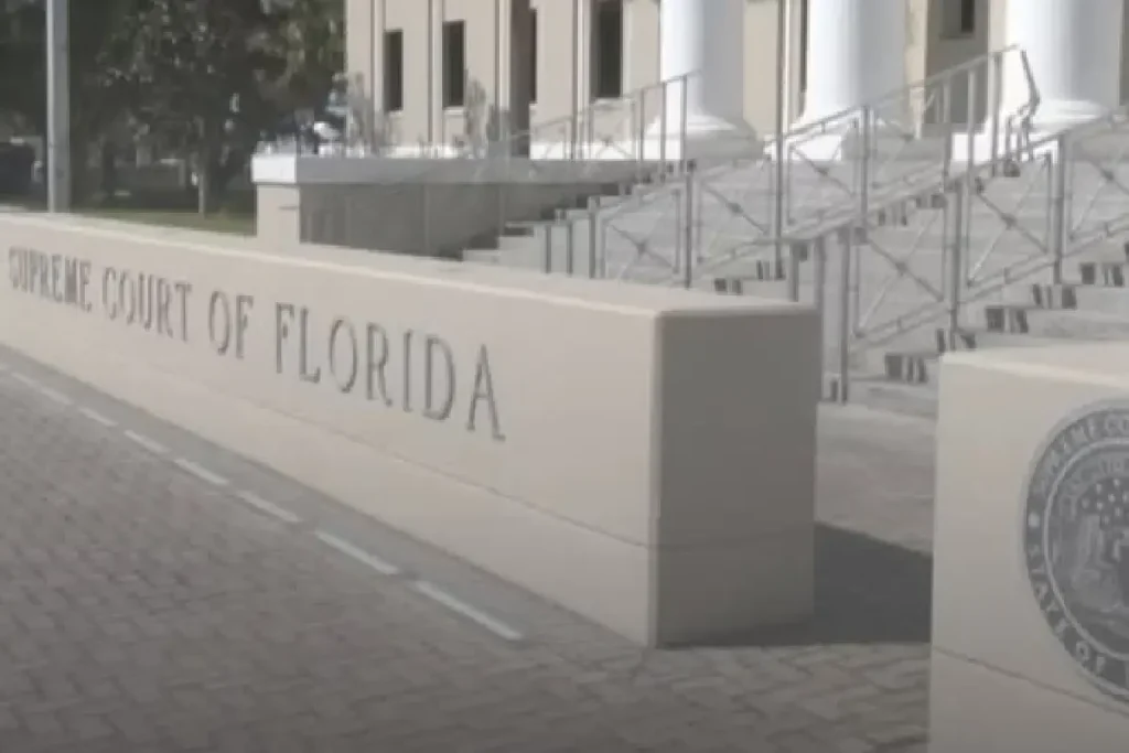 ഒരു കുട്ടിക്ക് മൂന്ന് മാതാപിതാക്കൾ: ഫ്ലോറിഡ സുപ്രീം കോടതി വിധിയിൽ ആശങ്ക പ്രകടിപ്പിച്ച് ജഡ്ജിമാർ Florida Supreme Court