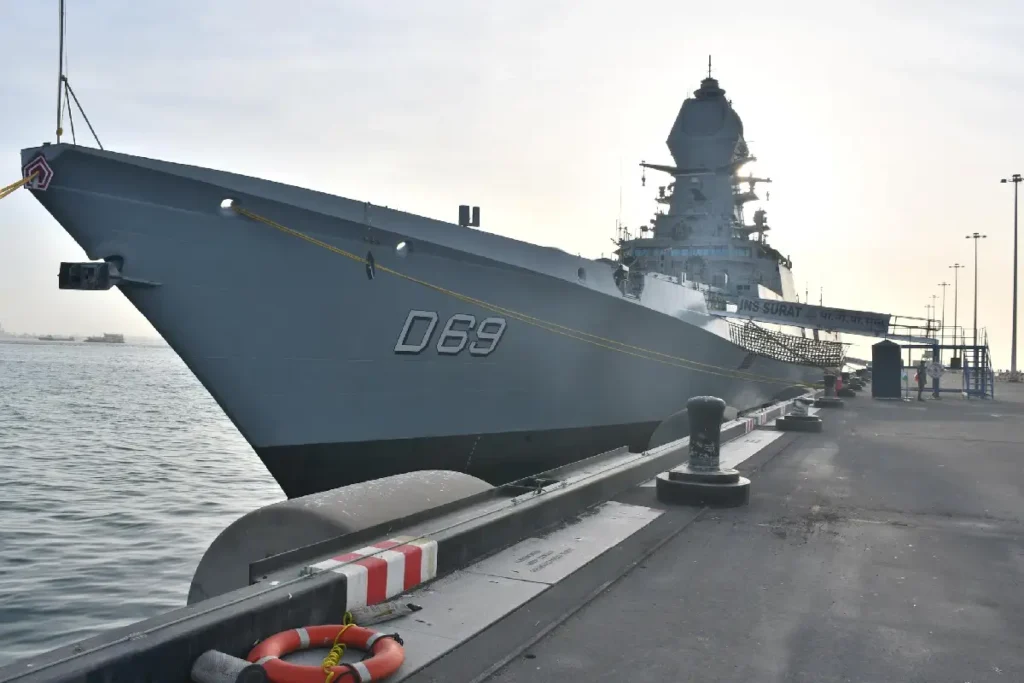 സമുദ്രസുരക്ഷ ശക്തമാക്കാൻ ഇന്ത്യൻ നാവികസേന; ഐഎൻഎസ് സൂറത്ത് ബഹ്റൈനിൽ