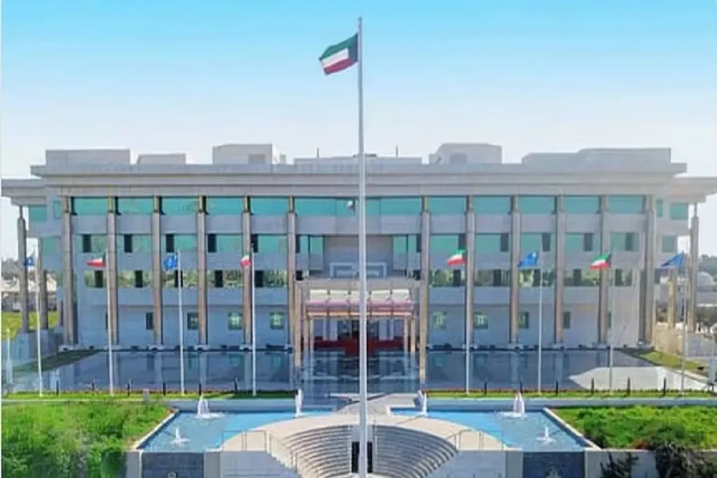 കുവൈത്തില് എല്ലാത്തരം സന്ദര്ശന വിസകളുടെയും കാലാവധി ഫീസോ പിഴയോ ഇല്ലാതെ ഒരു മാസത്തേക്ക് നീട്ടി