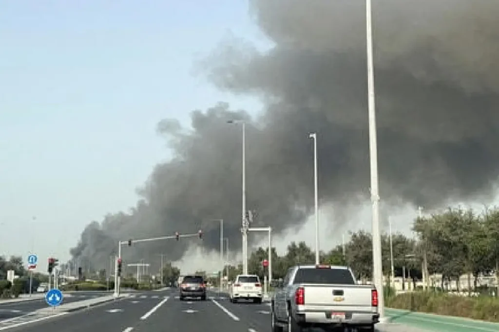 അബുദാബിയിൽ ഡ്രോൺ അവശിഷ്ടങ്ങൾ വീണ് ആറ് പേർക്ക് പരുക്ക്