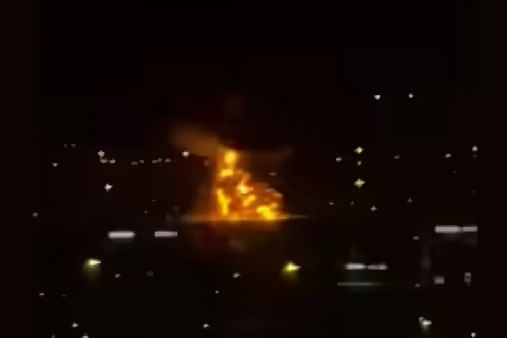 ഡ്രോണ് ആക്രമണം: ദുബൈ അന്താരാഷ്ട്ര വിമാനത്താവളത്തിന് സമീപം അഗ്നിബാധ