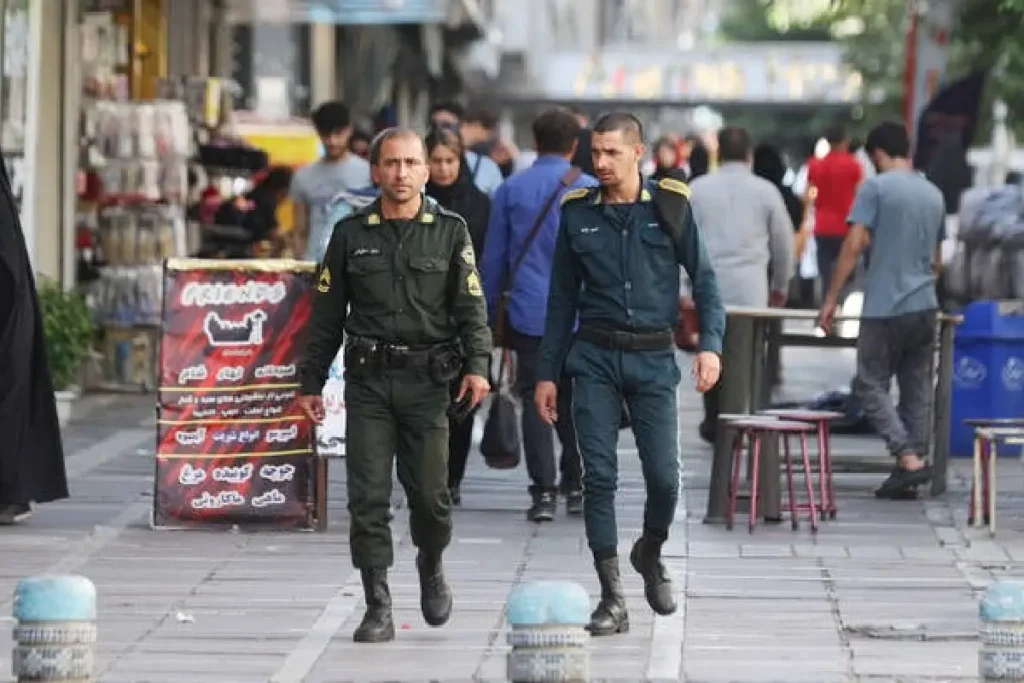 ശത്രുക്കള്ക്ക് വിവരങ്ങള് നല്കി: 500 പേരെ അറസ്റ്റ് ചെയ്ത് ഇറാന് പോലീസ്