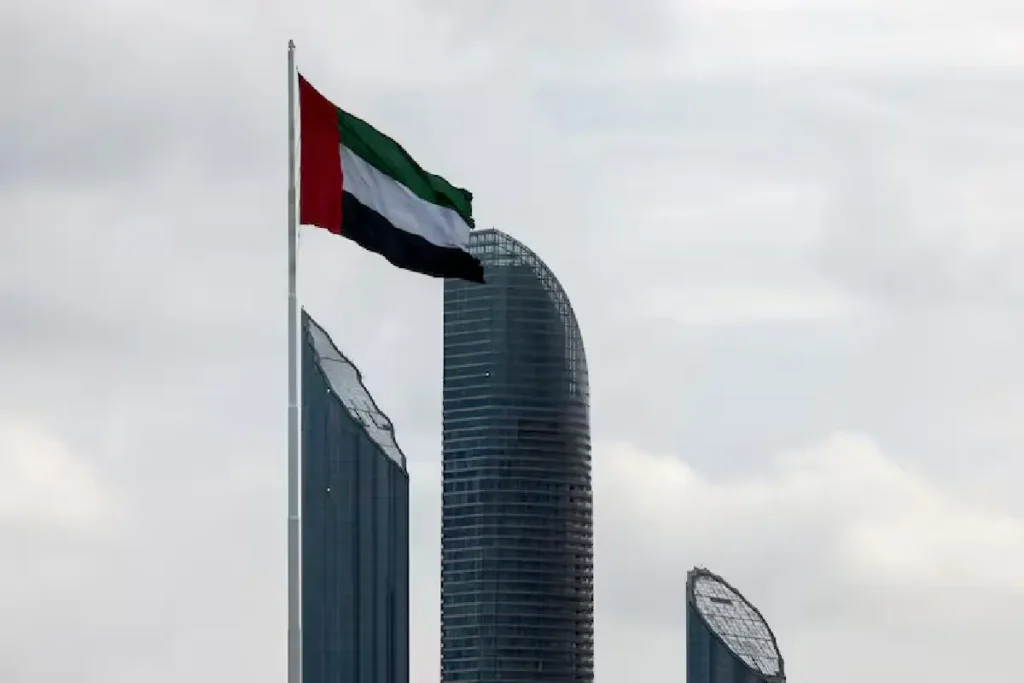 അബുദാബി അല് ബാഹിയയില് വാഹനത്തിന് മുകളില് മിസൈല് പതിച്ച് ഒരാള് മരിച്ചു