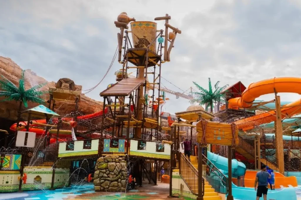 പശ്ചിമേഷ്യയിലെ ഏറ്റവും വലിയ വാട്ടർ തീം പാർക്ക് 'അക്വേറബിയ' തുറന്നു