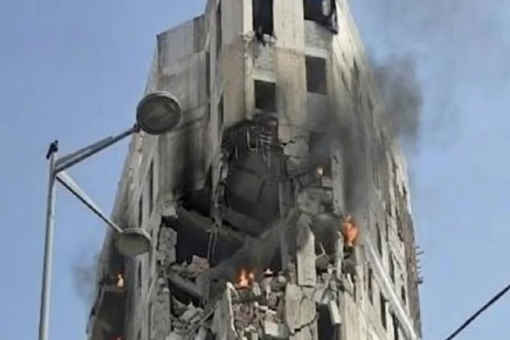 ഇറാന് മിസൈല് ആക്രമണത്തില് ഇസ്രായിലില് നാലു പേര്ക്ക് പരിക്ക്