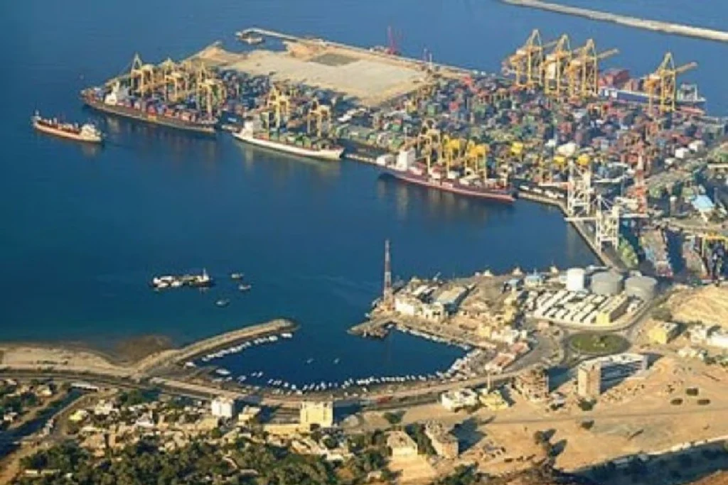 ഹുര്മുസ് കടലിടുക്ക് വീണ്ടും തുറക്കുന്നതിന് മുമ്പ് നഷ്ടപരിഹാരം ലഭിക്കണമെന്ന് ഇറാന്