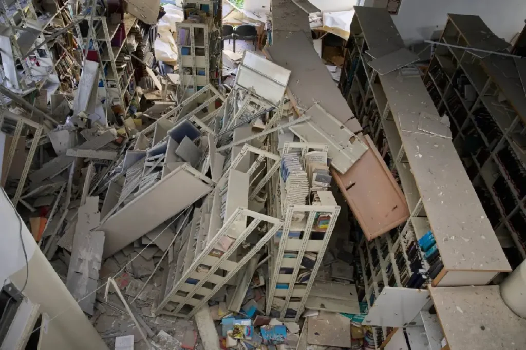 ഇറാൻ മിസൈൽ ആക്രമണത്തിൽ ഇസ്രായിലിൽ 4 പേർ കൊല്ലപ്പെട്ടു