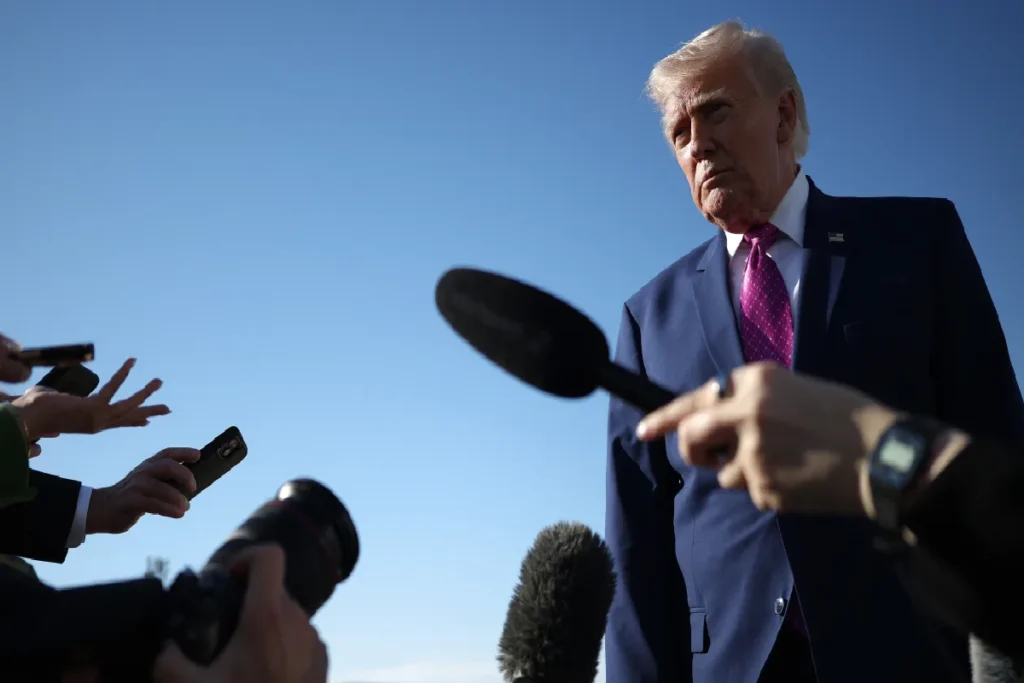 ഹോർമുസ് കടലിടുക്കിൽ പ്രവേശിക്കുന്ന എല്ലാ കപ്പലുകളെയും തടയുമെന്ന് ട്രംപ്; ആഗോള എണ്ണവിപണി പ്രതിസന്ധിയിലേക്ക്