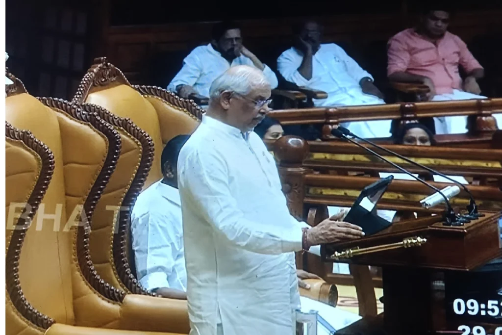 നയപ്രഖ്യാപനം പൂർത്തിയായി; ഇന്ദിര ഗ്യാരണ്ടികൾ നടപ്പിലാക്കും, വിദ്യാർഥിനികൾക്ക് മൂന്ന് ദിവസത്തെ ആർത്തവ അവധി