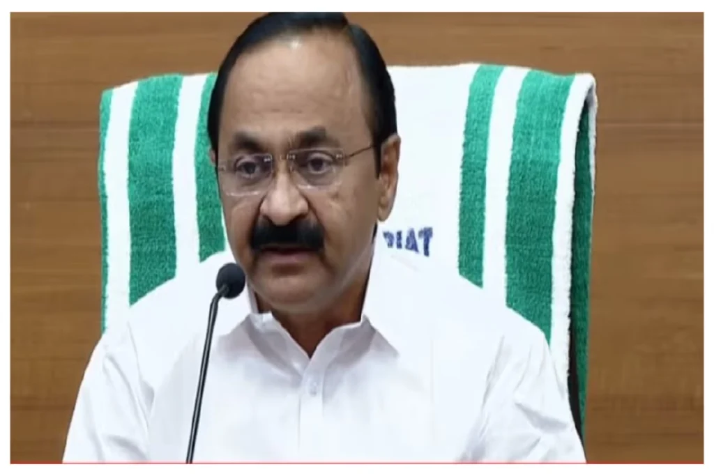 ജൂൺ 15 മുതൽ സ്ത്രീകൾക്ക് കെഎസ്ആർടിസി സൗജന്യ യാത്ര; അതിവേഗ റെയിൽ പദ്ധതി നടപ്പാക്കാൻ തീരുമാനിച്ചിട്ടില്ലെന്ന് മുഖ്യമന്ത്രി