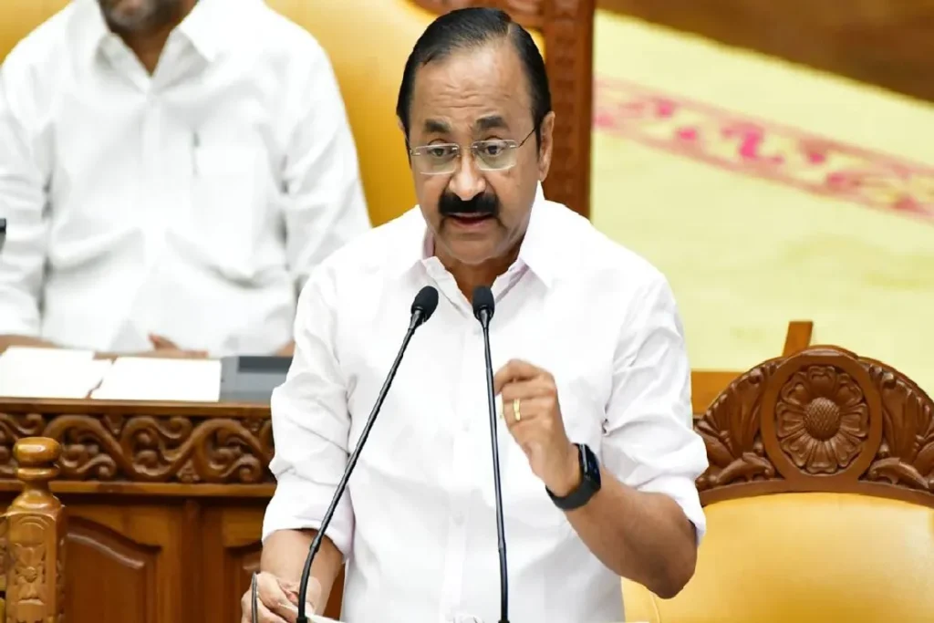 കന്നി ബജറ്റിൽ ഉമ്മൻ ചാണ്ടി ഇൻഷുറൻസും പ്രിയദർശിനി പദ്ധതിയും; മിഷൻ സമുദ്ര’യുമായി വി.ഡി. സതീശൻ സർക്കാർ; റബറിന് താങ്ങുവില 250 രൂപയാക്കി