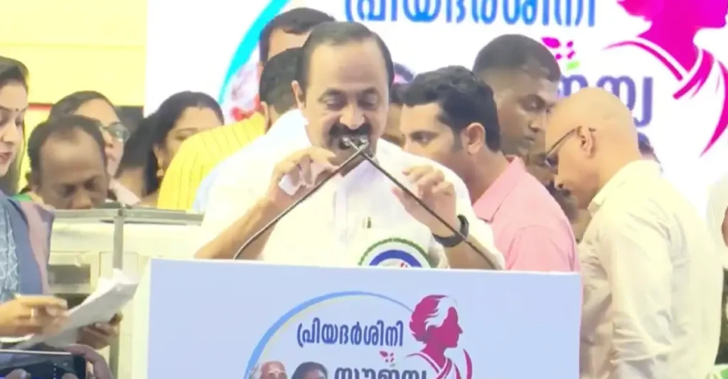 കെ.എസ്.ആർ.ടി.സി ഓർഡിനറി ബസുകളിൽ സൗജന്യ യാത്രാ പദ്ധതിക്ക് തുടക്കമായി, കേരളത്തിന് അഭിമാന നിമിഷമെന്ന് മുഖ്യമന്ത്രി
