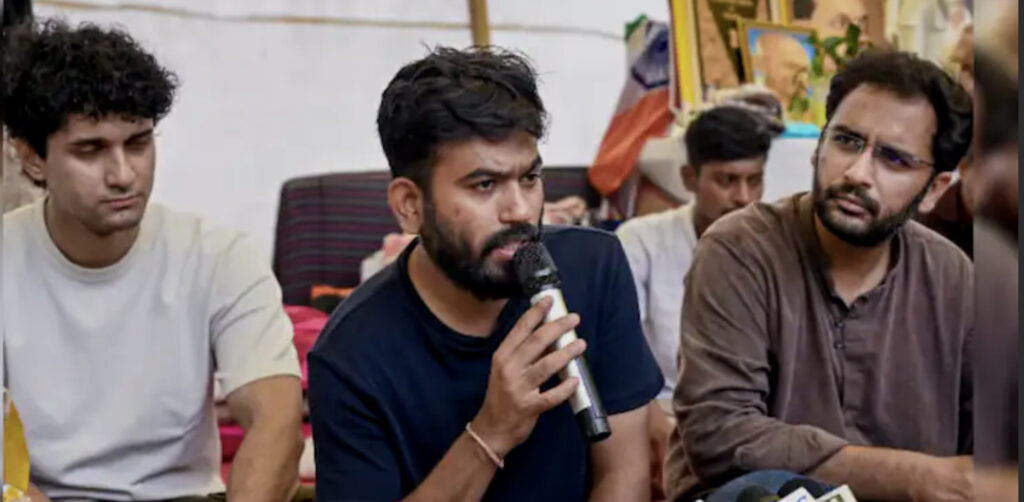 കൂടുതൽ ആവശ്യങ്ങൾ മുന്നോട്ടുവെച്ച് കോക്രോച്ച് പാർട്ടി