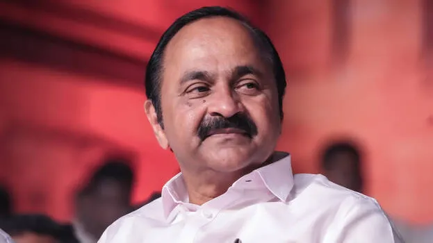 പ്രളയ ദുരിതാശ്വാസം പ്രഖ്യാപിച്ച് മുഖ്യമന്ത്രി; മരിച്ചവരുടെ കുടുംബങ്ങള്ക്ക് 8 ലക്ഷം, വീടും സ്ഥലവും നഷ്ടമായവര്ക്ക് 12 ലക്ഷം