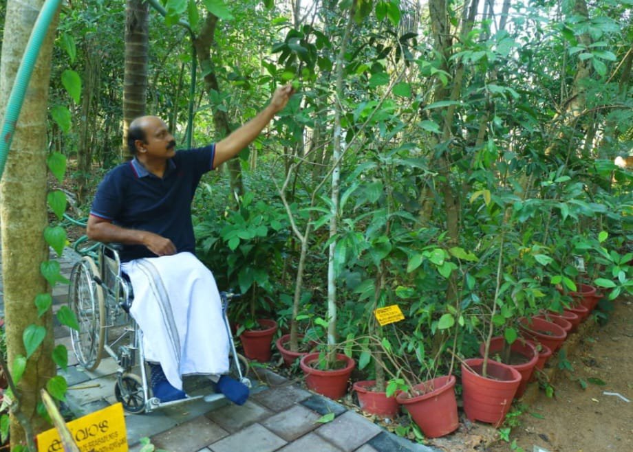 ഭിന്നശേഷി കര്ഷക പുരസ്കാരം; അതിജീവനത്തിന്റെ കഥ പറയാനുണ്ട് തോരപ്പ മുസ്തഫയ്ക്ക്