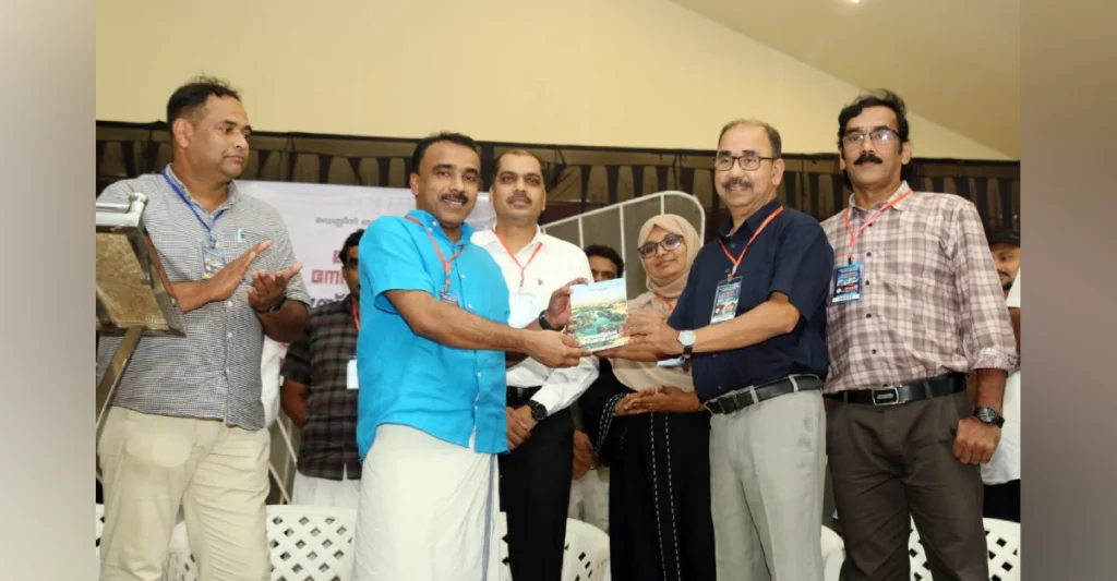 സിദ്ദീഖ് തുവ്വൂരിന്റെ ‘മരുഭൂമിയിലെ നേര്ക്കാഴ്ചകള്’ പ്രകാശനം ചെയ്തു