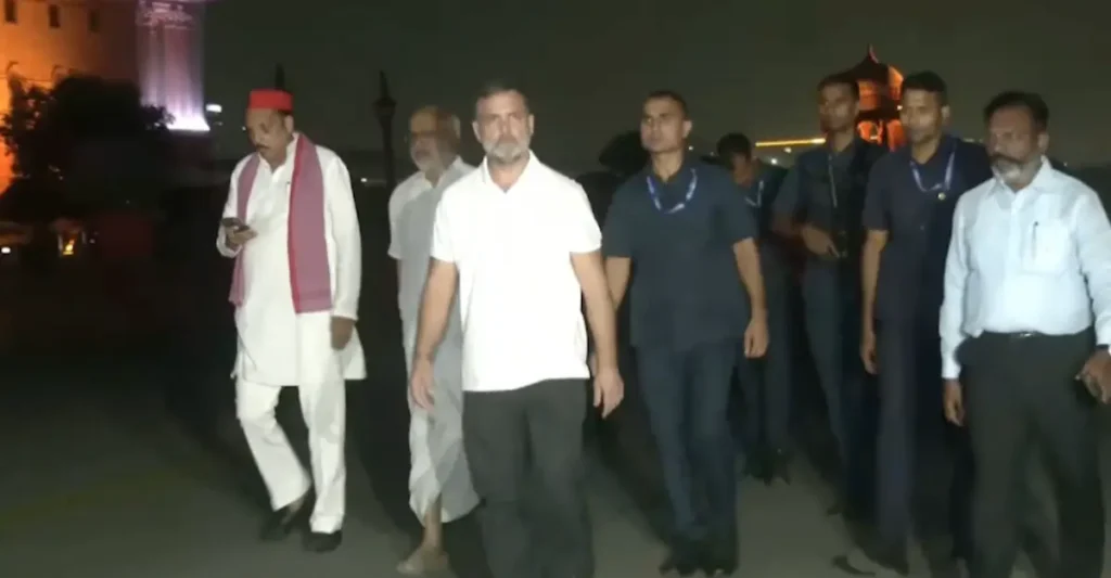 ഗ്യാനേഷ് കുമാറിന്റെ രാജി ആവശ്യപ്പെട്ട് ഇന്ത്യാ മുന്നണി എം.പിമാർ രാഷ്ട്രപതി ഭവനിൽ